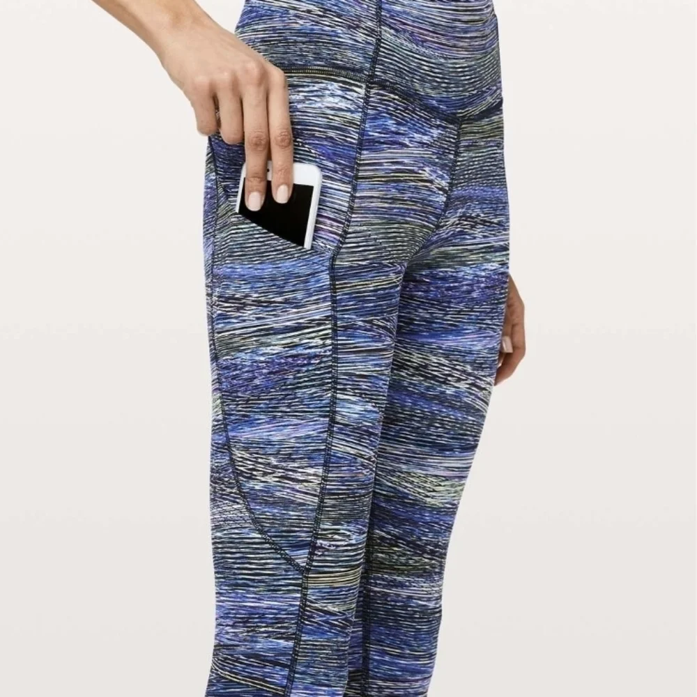 Lululemon Athletica Blue and Green Patterned Leggings Size 6 - Picture 4 of 12